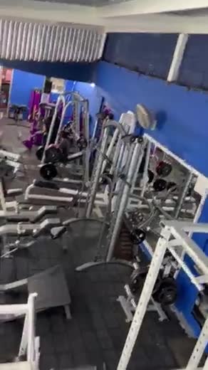 Zona de fuerza y peso libre de GYM GOKI